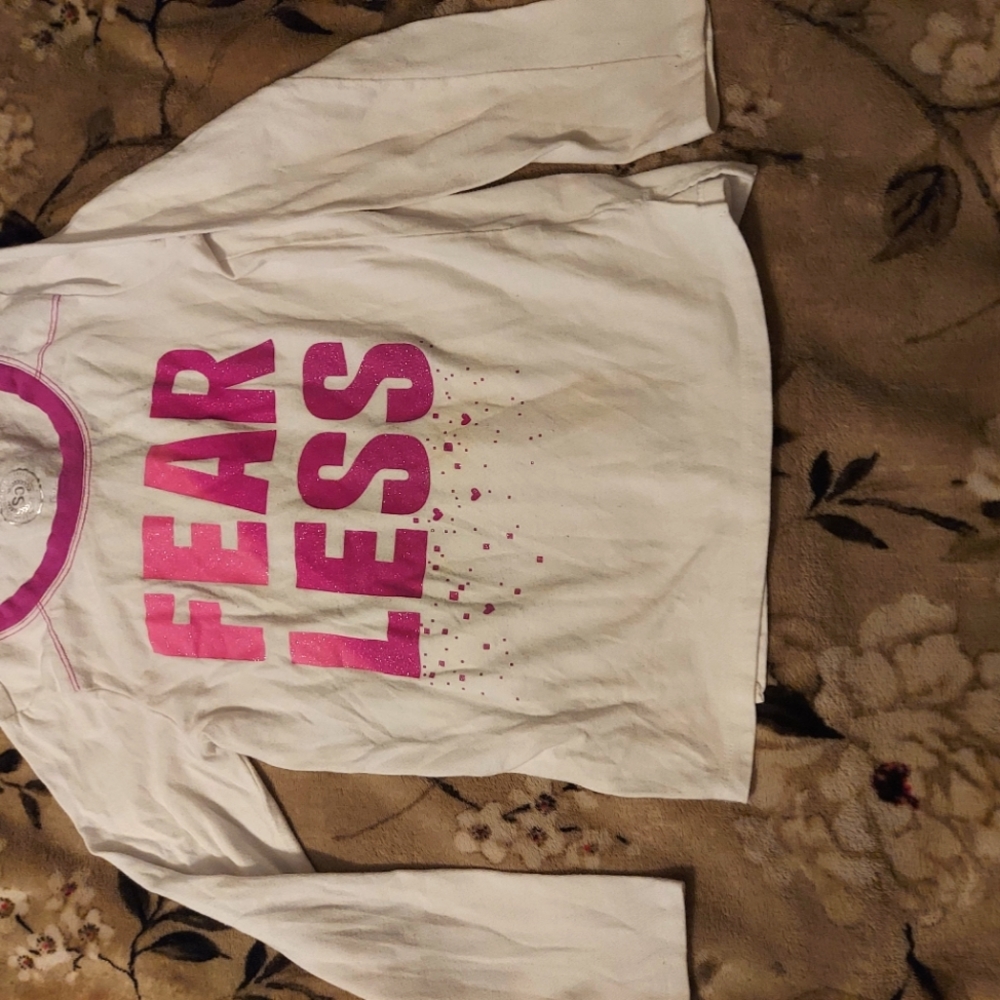 "FEAR LESS" long-sleeved shirt